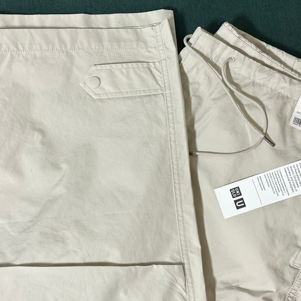 유니클로 U 22 S/S 와이드피트파라슈트팬츠