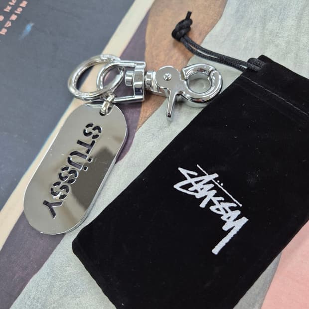 스투시 메탈 태그 키체인