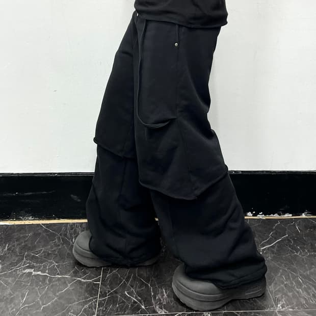 트리밍버드 레이어드 스트랩 스웻 팬츠 블랙