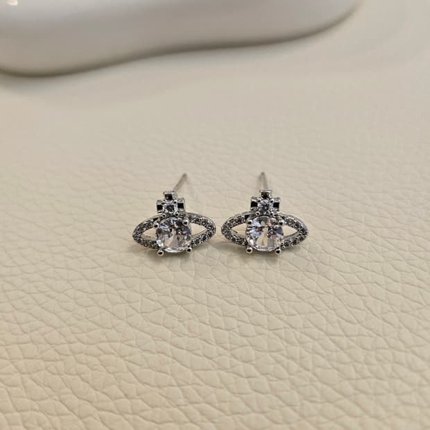 비비안웨스트우드 업사이클링 큐빅 미니 귀걸이