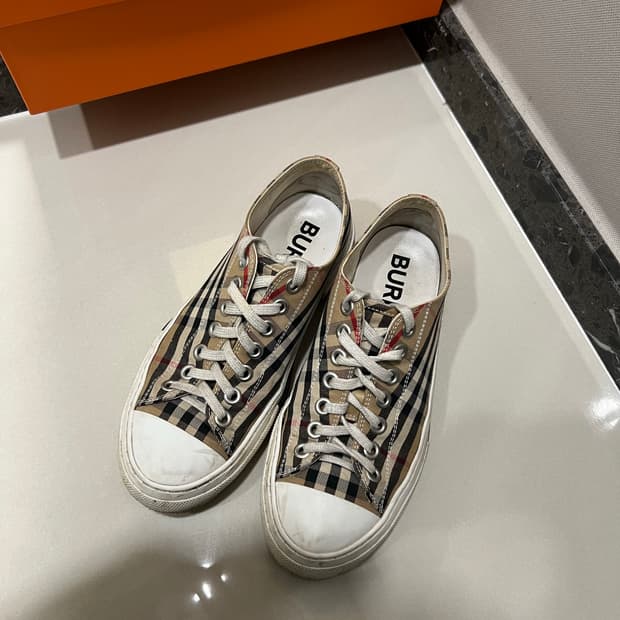 [40.5] 버버리 체크 스니커즈