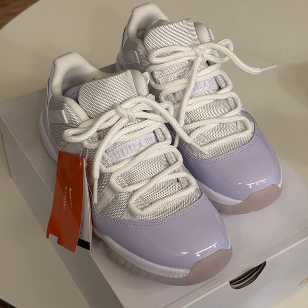 (W) 조던 11 레트로 로우 퓨어 바이올렛