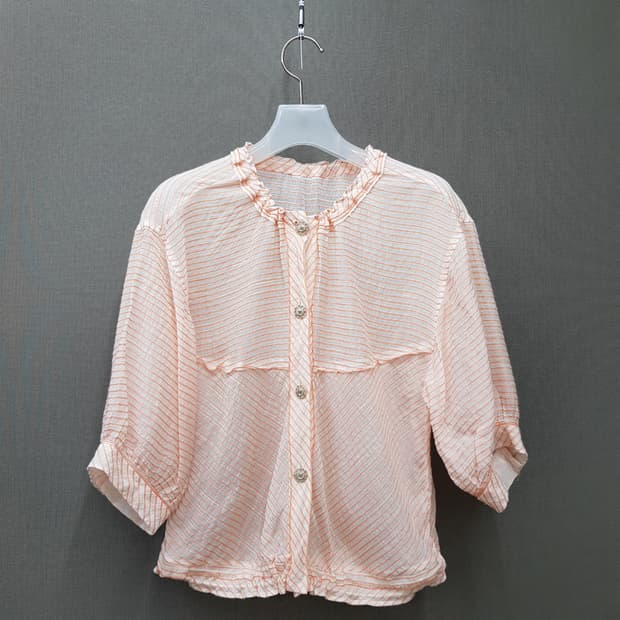 한섬 마인 2022 프릴 넥 스트라이프 블라우스 76-90-155사이즈