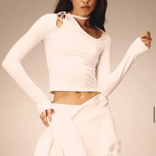 글로니 미아 스퀘어넥 롱슬리브 아이보리