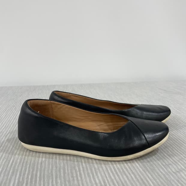 Clarks 클락스 아티산 레더 플랫슈즈 240-245mm