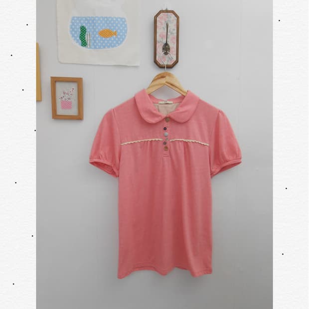 핑크 둥근카라 단추 티셔츠