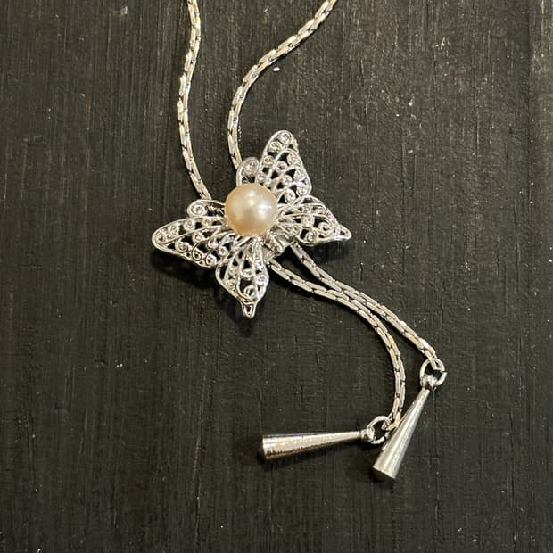Vintage pearl bolo tie🦋