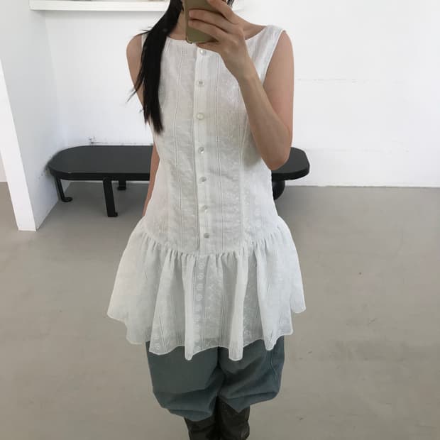 vintage lace sleeveless