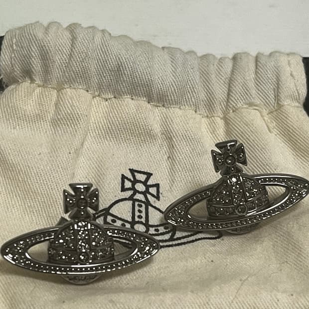 비비안웨스트우드 미니 바스 릴리프 이어링