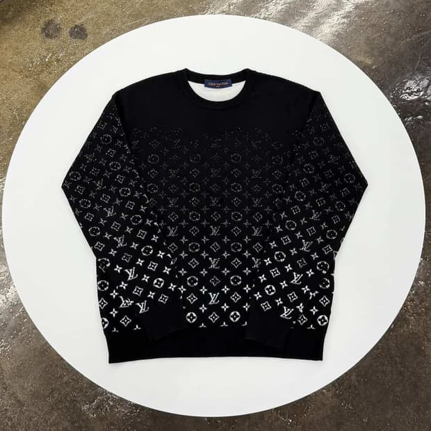 { L } 루이비통 그라데이션 니트