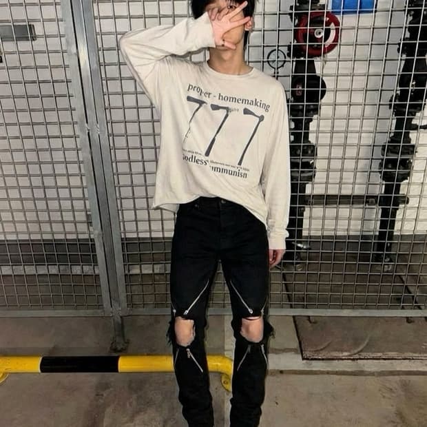 ( 레어 )언더커버 25ss 스트레치 무릎홀 4 Zip 블랙진