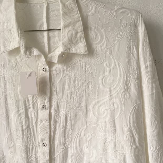 Ornament pattern embroidery shirt