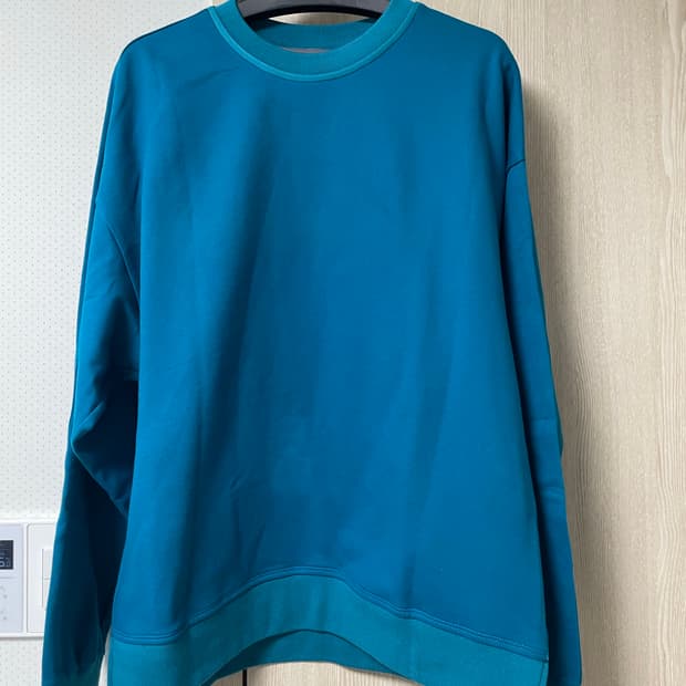 타임옴므 터콰이즈 색상 맨투맨, 105사이즈 택달린새상품