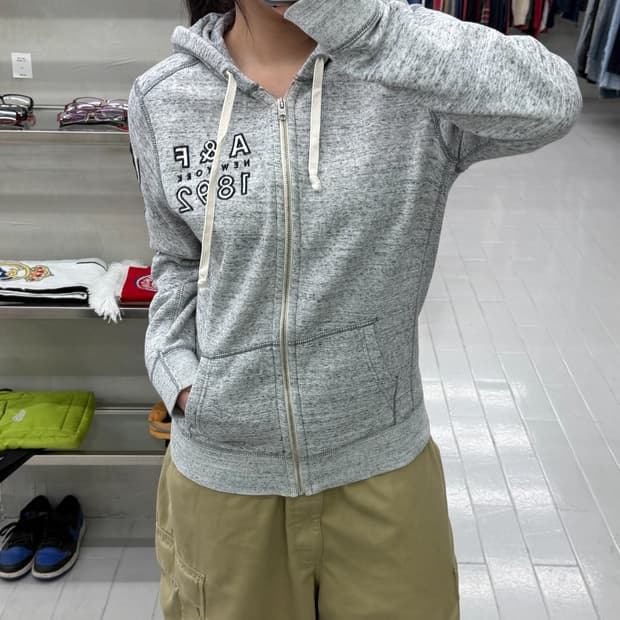 아베크롬비 앤 피치 A&F 아플리케 후드 집업 그레이