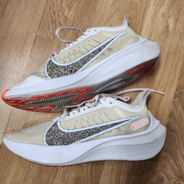 116) 나이키 NIKE 줌 그래비티 런닝화 여성용 235