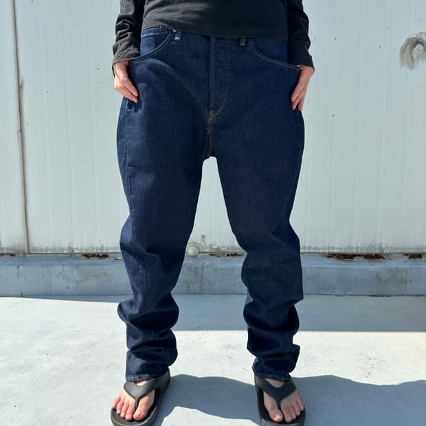 Levi’s 리바이스 프리미엄 엔지니어드 LEJ 502 데님 팬츠
