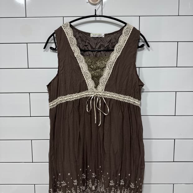 [TREASURE HUNTING] 딥 브라운 빈티지 레이스 자수 튜닉 나