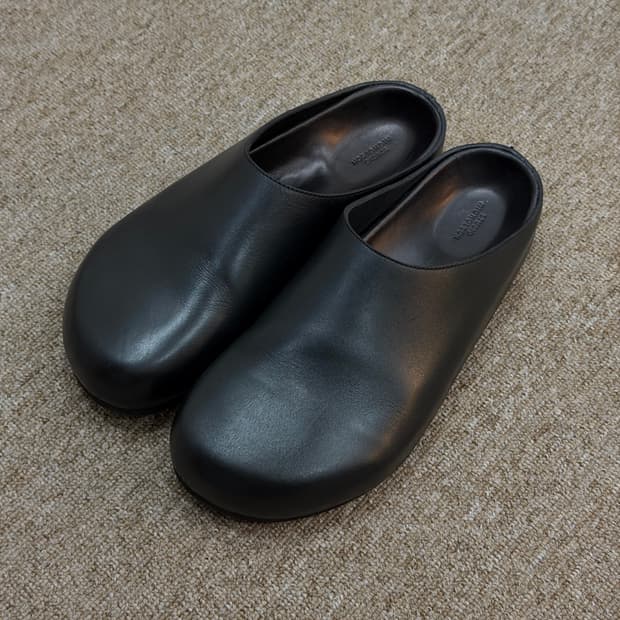 스튜디오 니콜슨 웨어링 클로그 블랙