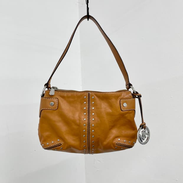 마이클코어스 y2k 스터드 키링 숄더백