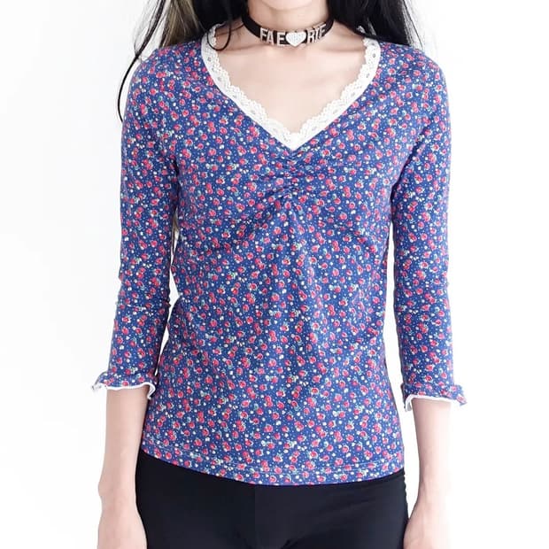 구해요) 샵페어리 리틀 스트로베리 레이스 탑 네이비