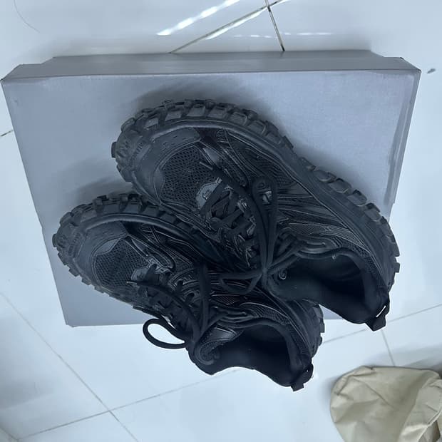[43] (280) 발렌시아가 디펜더 블랙