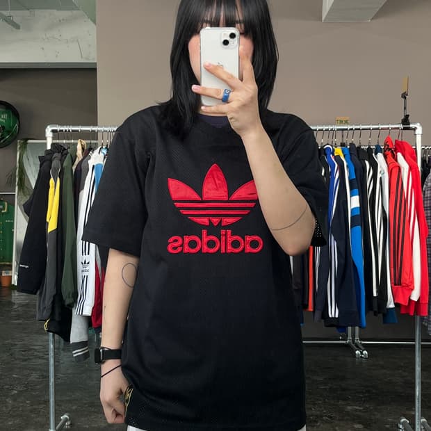 아디다스 자수 로고 메쉬 반팔 티셔츠 