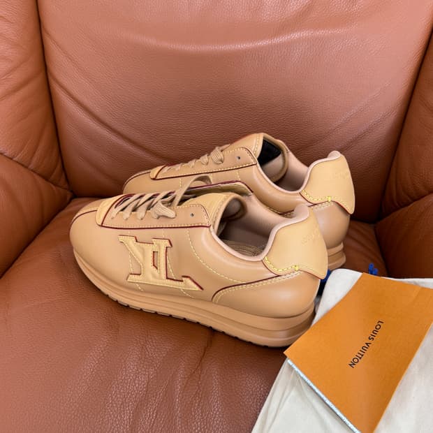 루이비통 버터 소프트 브라운 스니커즈