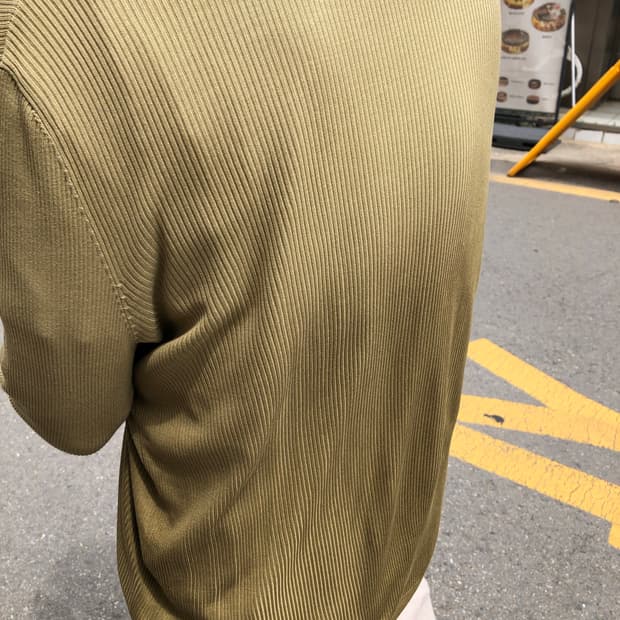 버버리 그라데이션 브이넥 니트