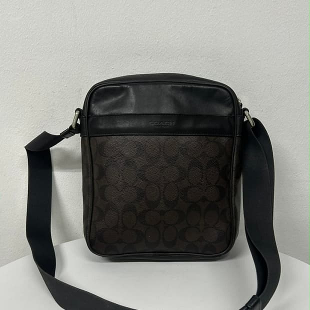 코치 시그니처 크로스백 숄더백