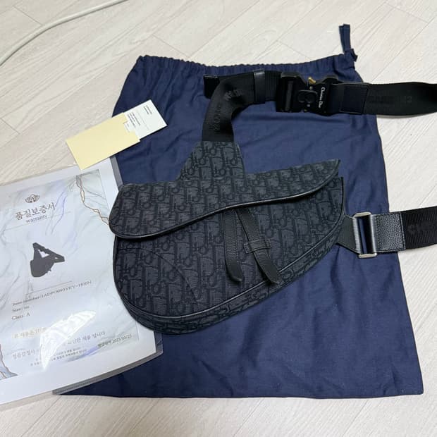 디올 오블리크 새들백 블랙 