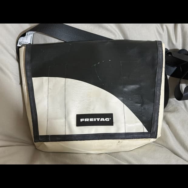 프라이탁 덱스터 흰검 민트텍o 실사용 1회