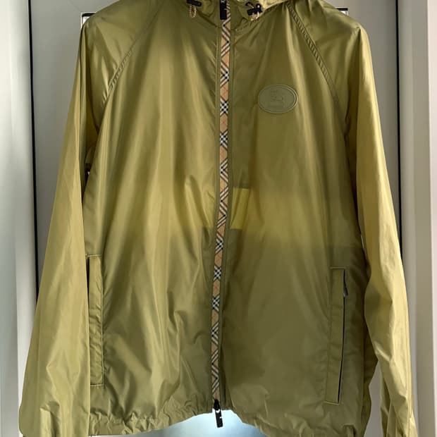 버버리 나일론 자켓 with EKD patch 판매합니다p