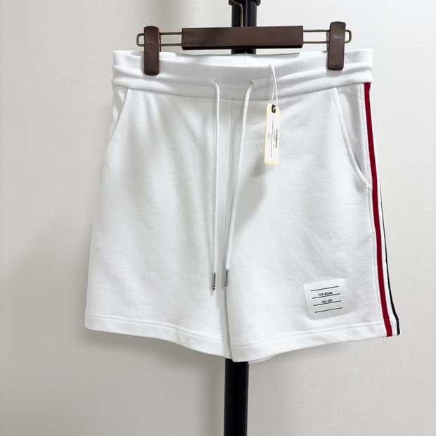 [40]톰브라운 삼선라인 반바지