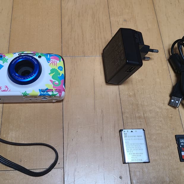 니콘 쿨픽스 w100 방수 카메라 sd카드 포함