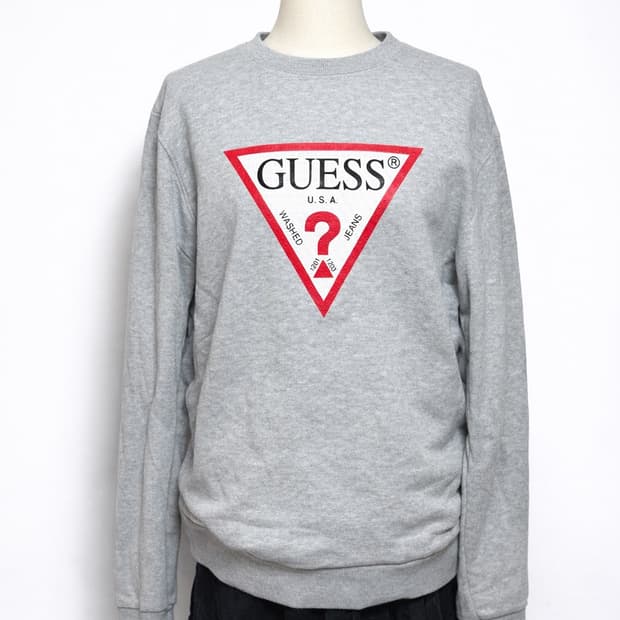 게스 GUESS 빅 트라이앵글 로고 맨투맨 (그 레이)