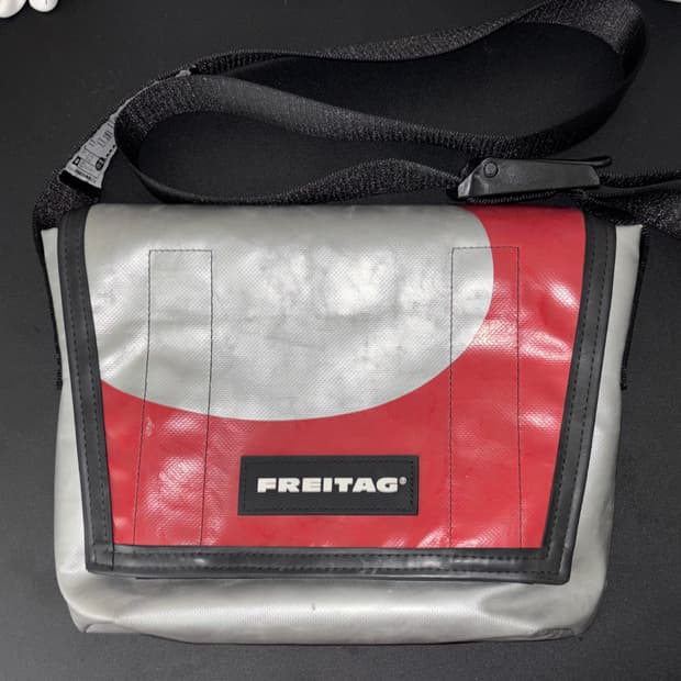 프라이탁 라씨 (실버&다홍)