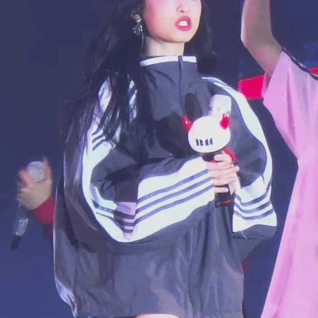 베몬 아현 태연 착용 아디다스 아딜레늄3 트렉탑 집업 블랙 바람막이