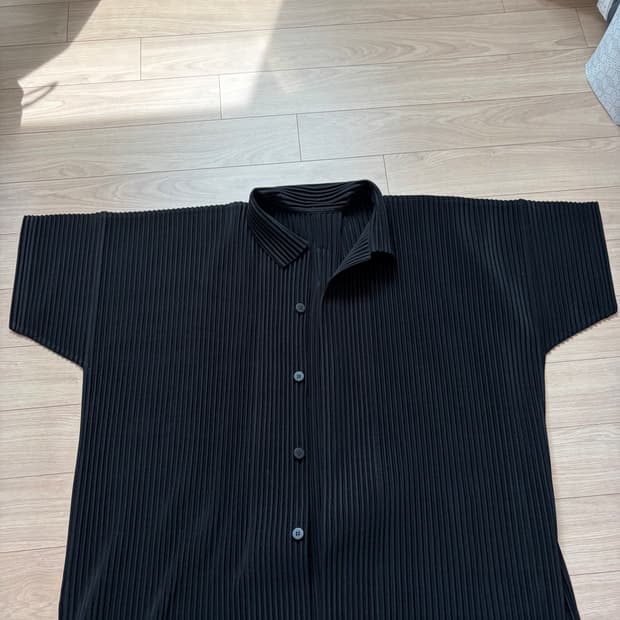 옴므플리세 반팔셔츠