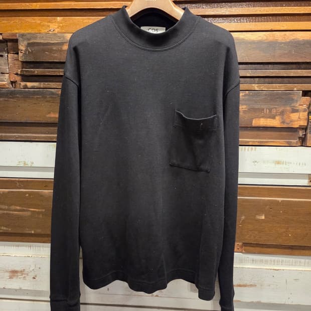 코스 모호크넥 티셔츠 