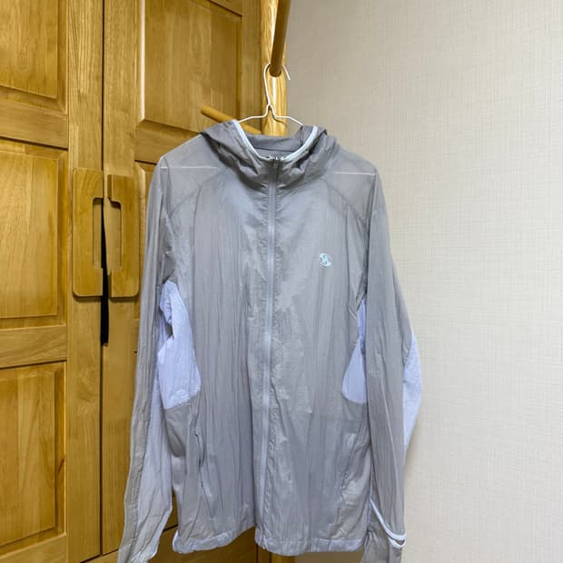 산산기어 에어 대쉬 자켓 라이트 그레이 팝니다.