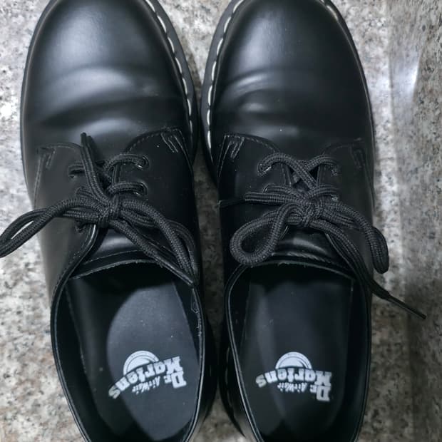 닥터마틴 1461 3홀 블랙 WS 팝니다