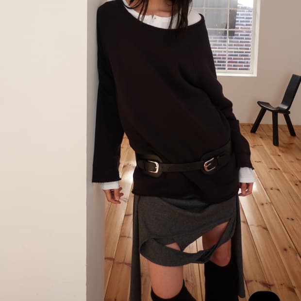 CERRIC 블랙 베이직 스웨트 탑