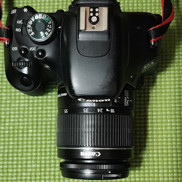 캐논 카메라 dslr 600d와 18-55mm 렌즈 팝니다.