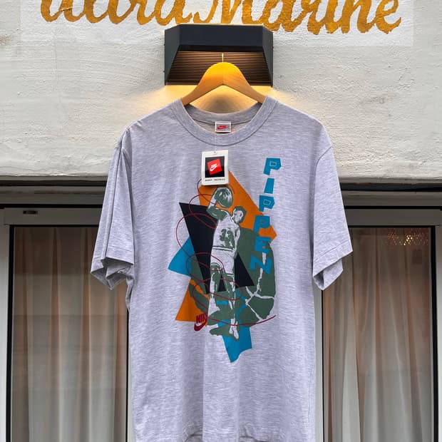 나이키 90’s 피펜 그래픽 반팔 티셔츠 (100) 삼나스포츠