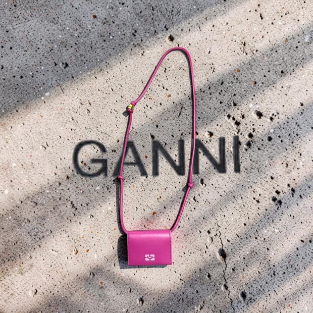 GANNI 핑크 부 지갑 스트랩