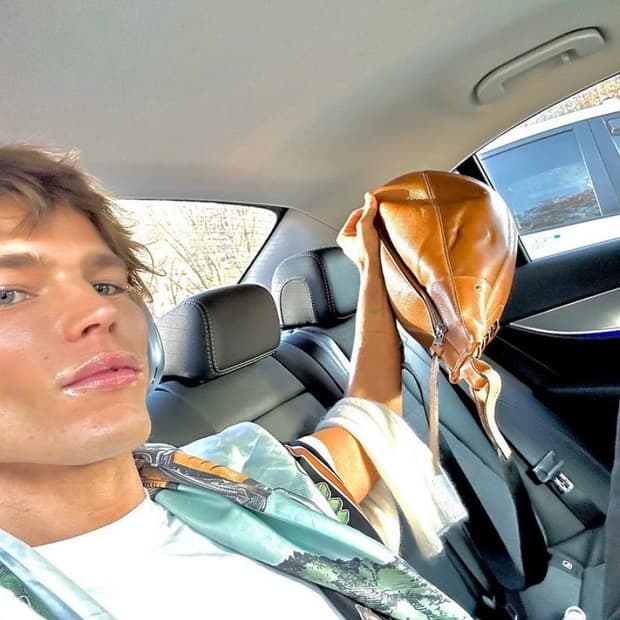 Jw Anderson 펀칭백 라지 