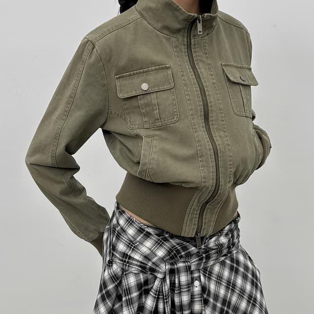 블랙업 워싱 하이넥 점퍼