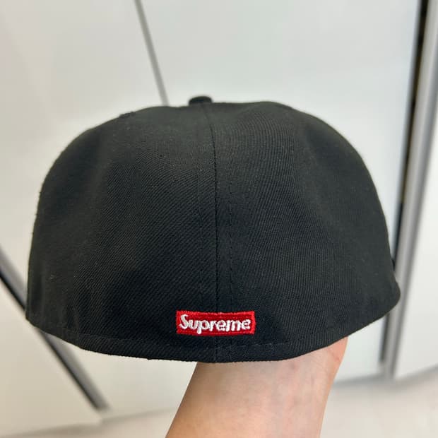 슈프림 뉴에라 모자 2피스 일괄 판매합니다