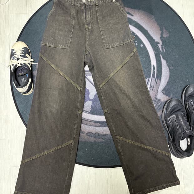 꼼파뇨 사선 절개 카펜터 팬츠 블랙브라운