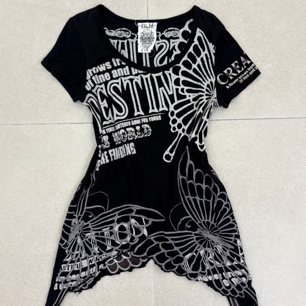 글리츠 나비 레터링 반팔